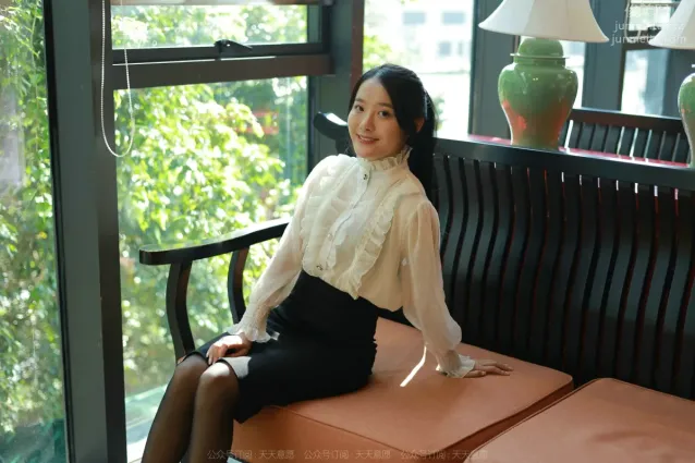[IESS异思趣向] 2022.03.02 丝享家1017：婉萍《黑丝咖啡》[90P]