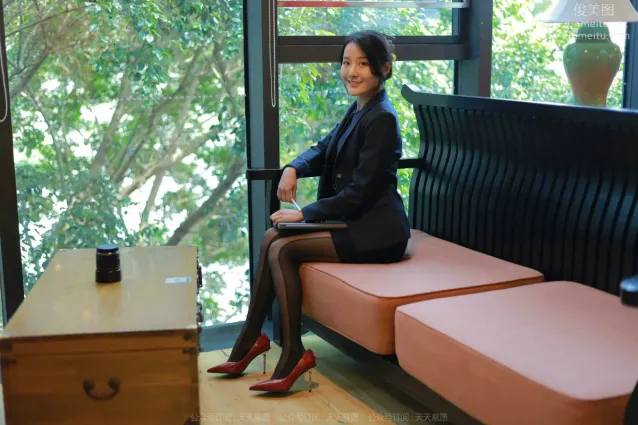 [IESS异思趣向] 2022.04.12 丝享家 1057：婉萍《OL嘿丝玉姐》