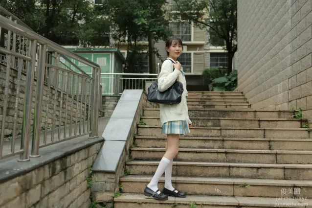 [IESS异思趣向] 2021.11.02 丝享家963：团团《长腿JK装》[94P]