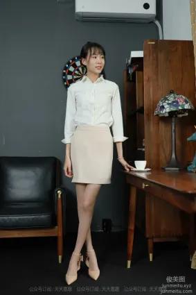 [IESS异思趣向] 2021.11.08 丝享家969：团团《迷人的金色波纹》[92P]