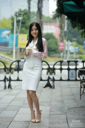 [IESS异思趣向]2021.11.19 丝享家978：婉苹《粉红色的回忆》[83P]