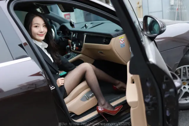 [IESS异思趣向] 2023.01.11 丝享家 1326 婉萍《美女专车》[88P]