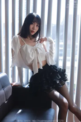 [IESS异思趣向] 2023.09.10 丝享家 1529 团团《美妙后竖线》[81P]