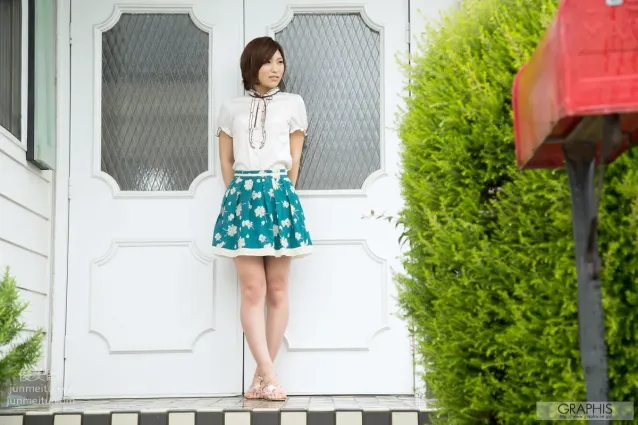 [Graphis] 2014.08 01 初脱ぎ娘！ 夏希みなみ